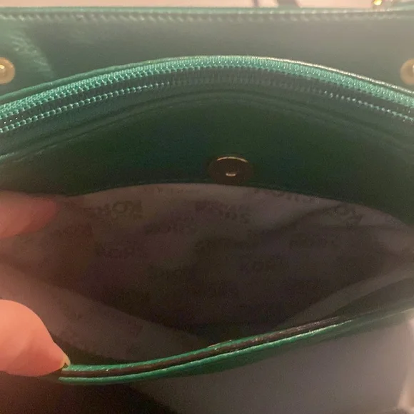 Michael Kors Crossbody purse.double zipper - Picture 6 of 10